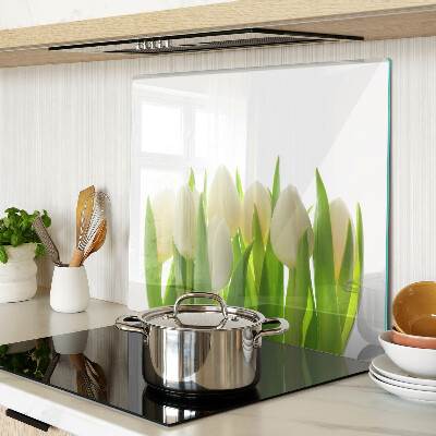 Glas skærebræt Tulipaner mod en baggrund af grønne blade