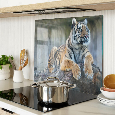 Skærebræt i glas Tiger på en træstamme
