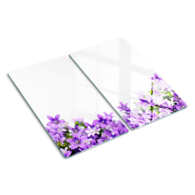 Skærebræt i glas Lilla blomster i baggrunden