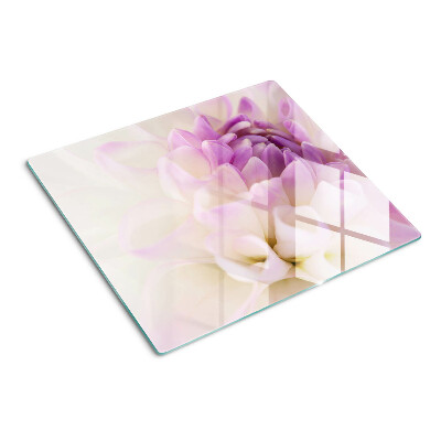 Skærebræt i glas Et blomsterarrangement i lilla nuancer
