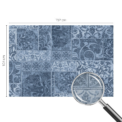 Mønstret tapet i et blomster- og geometrisk design i flere farver