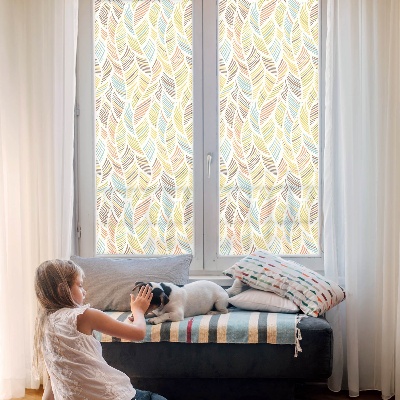 Vinduesfolie mod indkig med glasmaleri Regnbuefjer