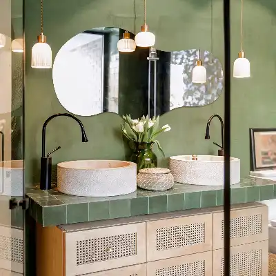 Bølget spejl med organisk form moderne rammeløst design