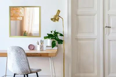 Vægspejl med guldram elegant