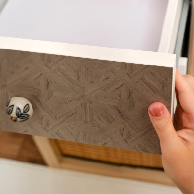 Selvklæbende folie til skab Træsymmetri
