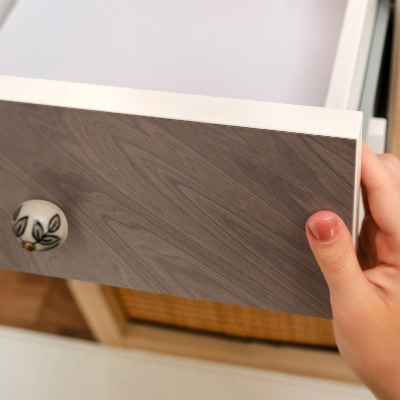 Selvklæbende folie til skab Trætekstur