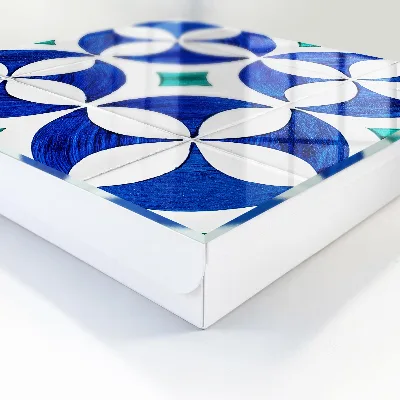Nøgleskab med geometrisk motiv