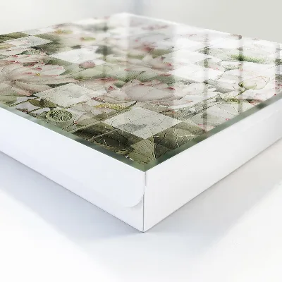 Nøgleskab til hjemmet med motiv af geometriske liljer