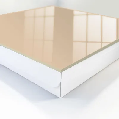 Nøgleskab i beige og orange farver