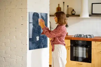 Magnetisk tavle med pen i dekorativ marmor-optik