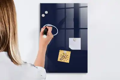Magnetisk tavle med pen i mørk natsort