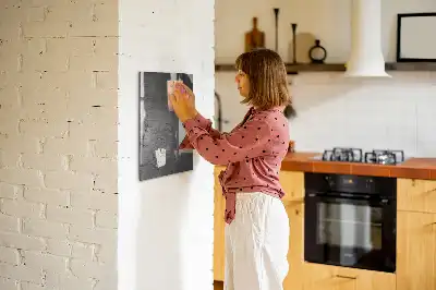 Magnetisk tavle med pen i ridset metal