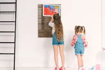 Magnetisk tavle med pen i lyst træ