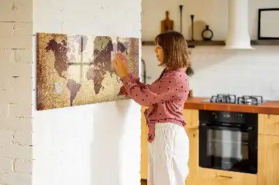 Magnetisk tavle til at tegne med motiv af gammelt verdenskort