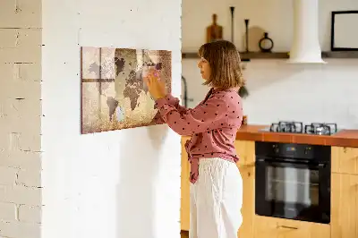 Magnetisk tavle til at tegne med motiv af gammelt verdenskort