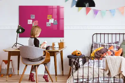 Magnetisk tavle med tørreslettefunktion i intens lyserød