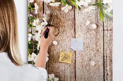 Magnetisk whiteboard med motiv af blomster på træbrædder