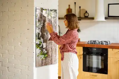 Magnetisk whiteboard med motiv af blomster på træbrædder