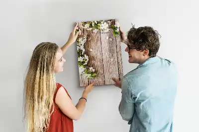 Magnetisk whiteboard med motiv af blomster på træbrædder