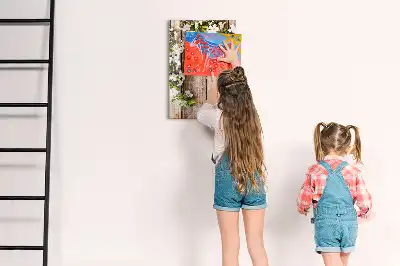 Magnetisk whiteboard med motiv af blomster på træbrædder