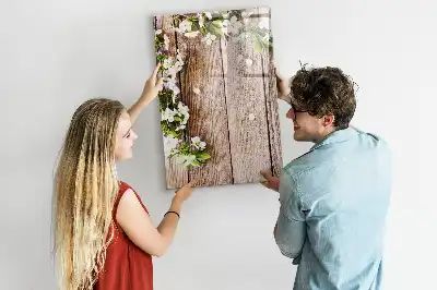 Magnetisk whiteboard med motiv af blomster på træbrædder