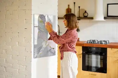Magnetisk whiteboard i dekorativ marmor-look