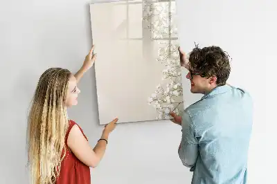 Magnetisk opslagstavle med subtilt blomstermotiv