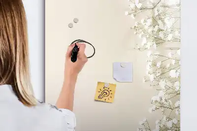 Magnetisk opslagstavle med subtilt blomstermotiv