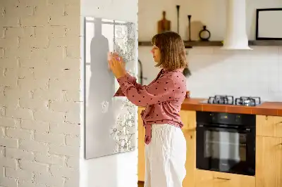 Magnetisk opslagstavle med subtilt blomstermotiv