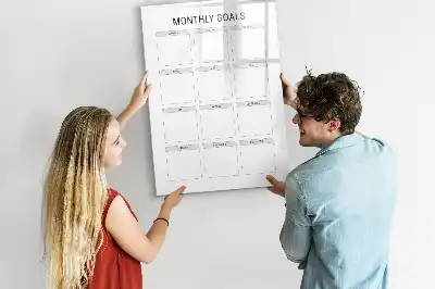 Magnetisk whiteboard med månedsoverblik