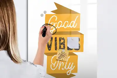 Magnetisk whiteboard med teksten Kun gode vibrationer