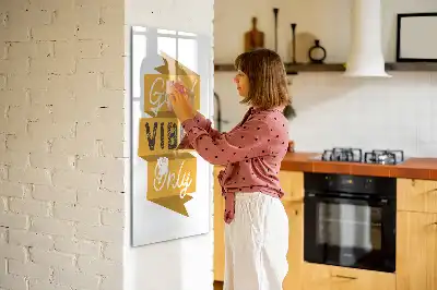 Magnetisk whiteboard med teksten Kun gode vibrationer