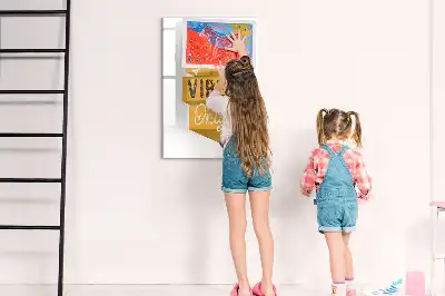Magnetisk whiteboard med teksten Kun gode vibrationer