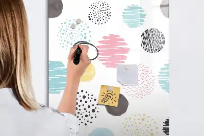 Magnetisk whiteboard med farverige cirkler