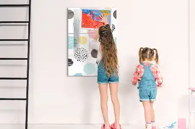 Magnetisk whiteboard med farverige cirkler