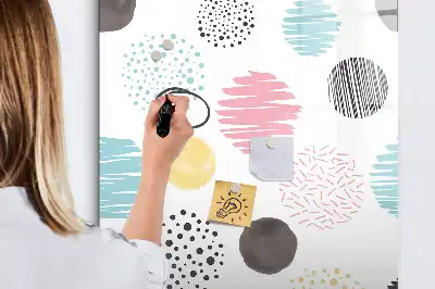 Magnetisk whiteboard med farverige cirkler