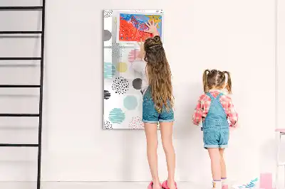 Magnetisk whiteboard med farverige cirkler