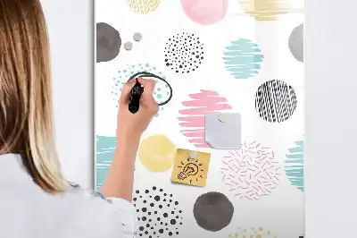 Magnetisk whiteboard med farverige cirkler