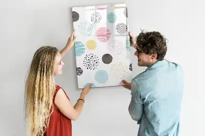 Magnetisk whiteboard med farverige cirkler