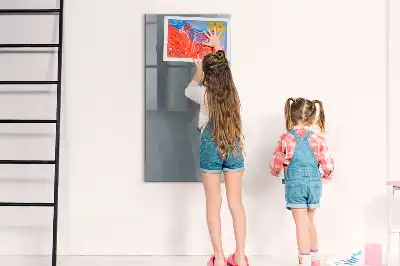 Magnetisk whiteboard med gråt bølget abstrakt motiv