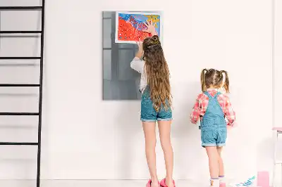 Magnetisk whiteboard med gråt bølget abstrakt motiv