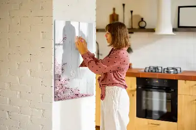Magnetisk opslagstavle med motiv af blomster på træ