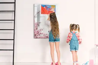 Magnetisk opslagstavle med motiv af blomster på træ