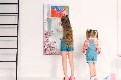 Magnetisk opslagstavle med motiv af blomster på træ