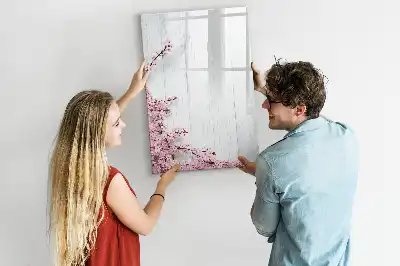 Magnetisk opslagstavle med motiv af blomster på træ
