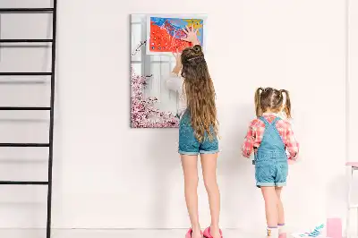 Magnetisk opslagstavle med motiv af blomster på træ