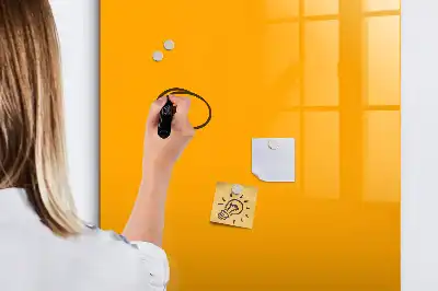 Magnetisk opslagstavle i gylden gul
