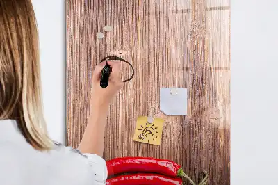 Magnetisk tørretavle med chili på træbræt