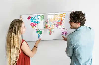 Magnetisk skrivetavle med farverige landenavne