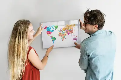 Magnetisk skrivetavle med farverige landenavne
